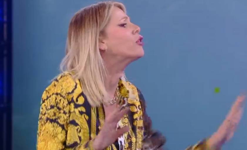 alessia-marcuzzi-isola-famosi-2018(2)